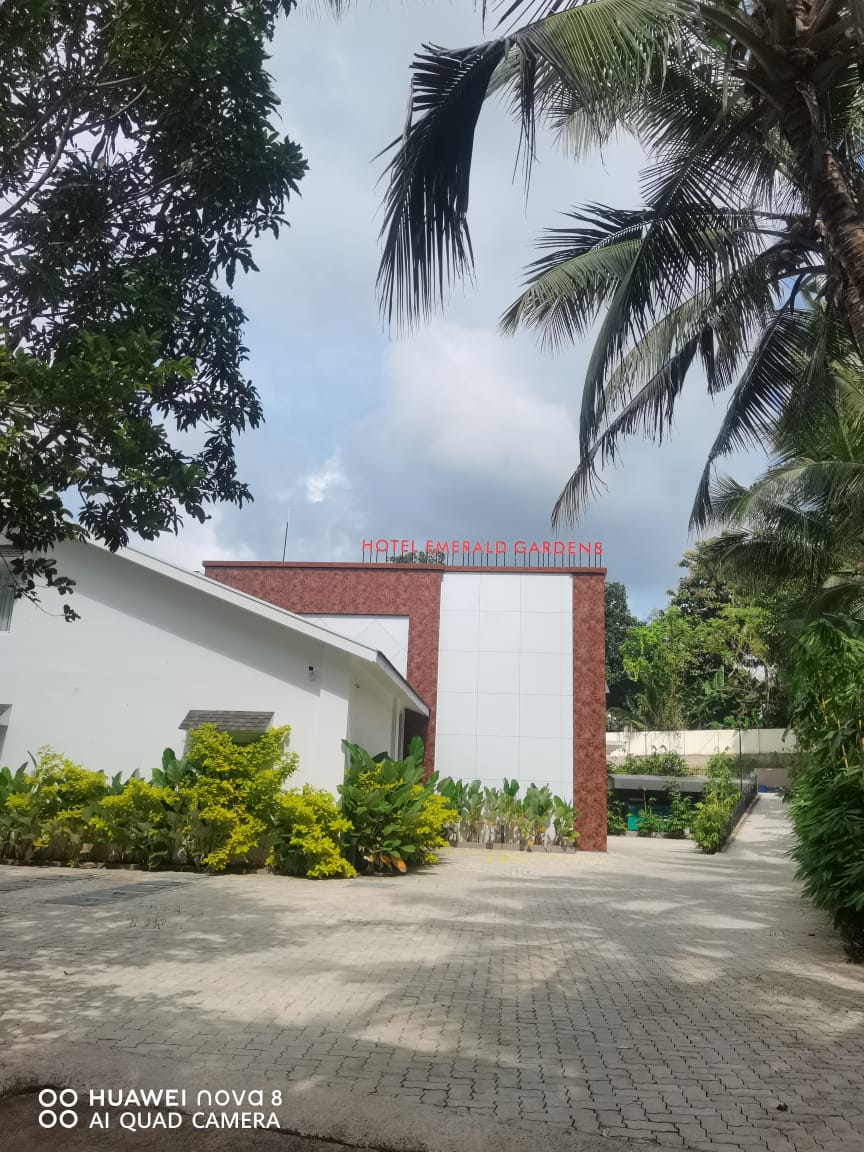 Hotel Emerald Gardens - Tap to explore photos