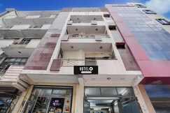 Super Hotel O Dwarka Mor Metro Station