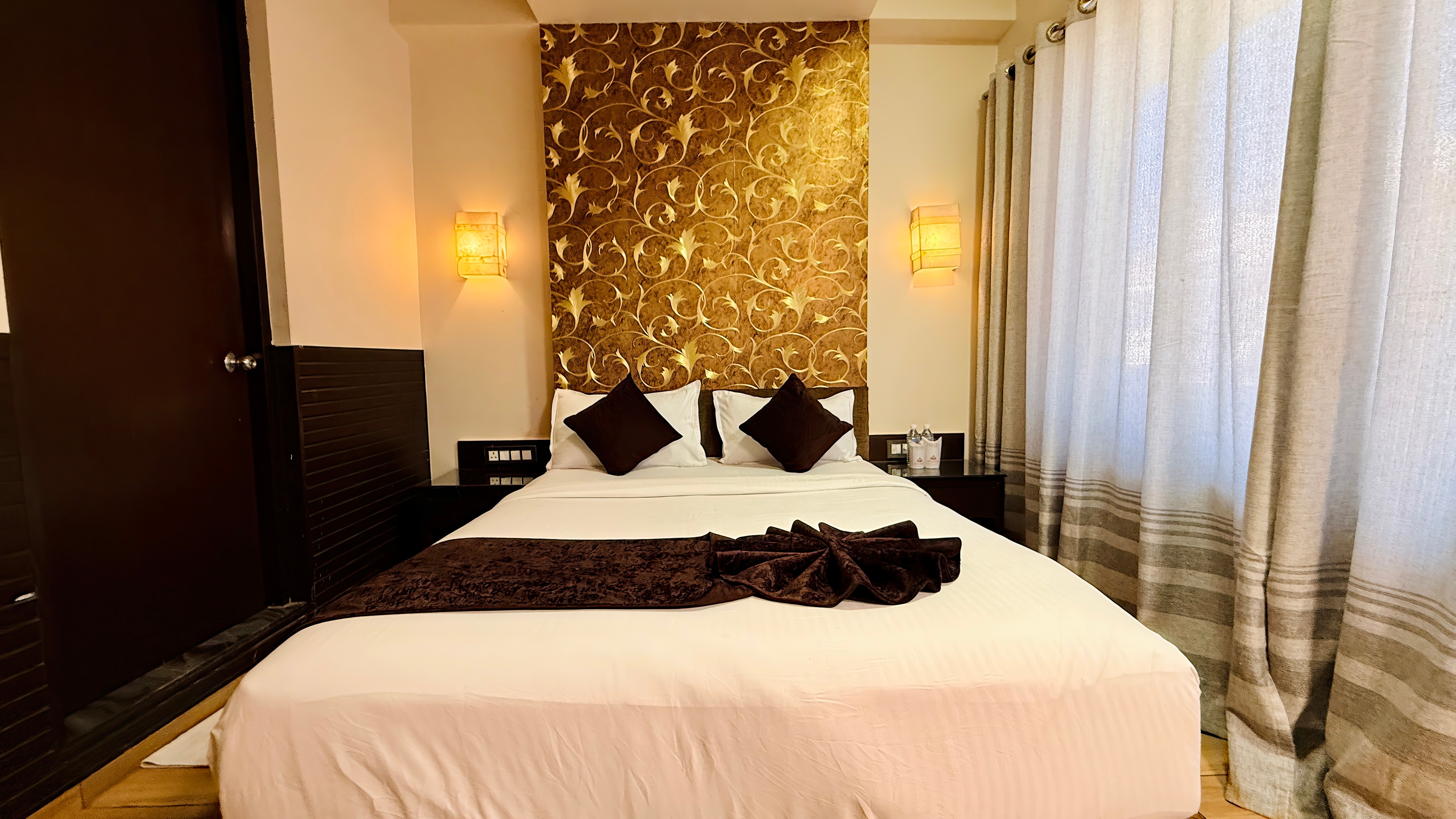 Hotel Mittal Paradise - Tap to explore photos