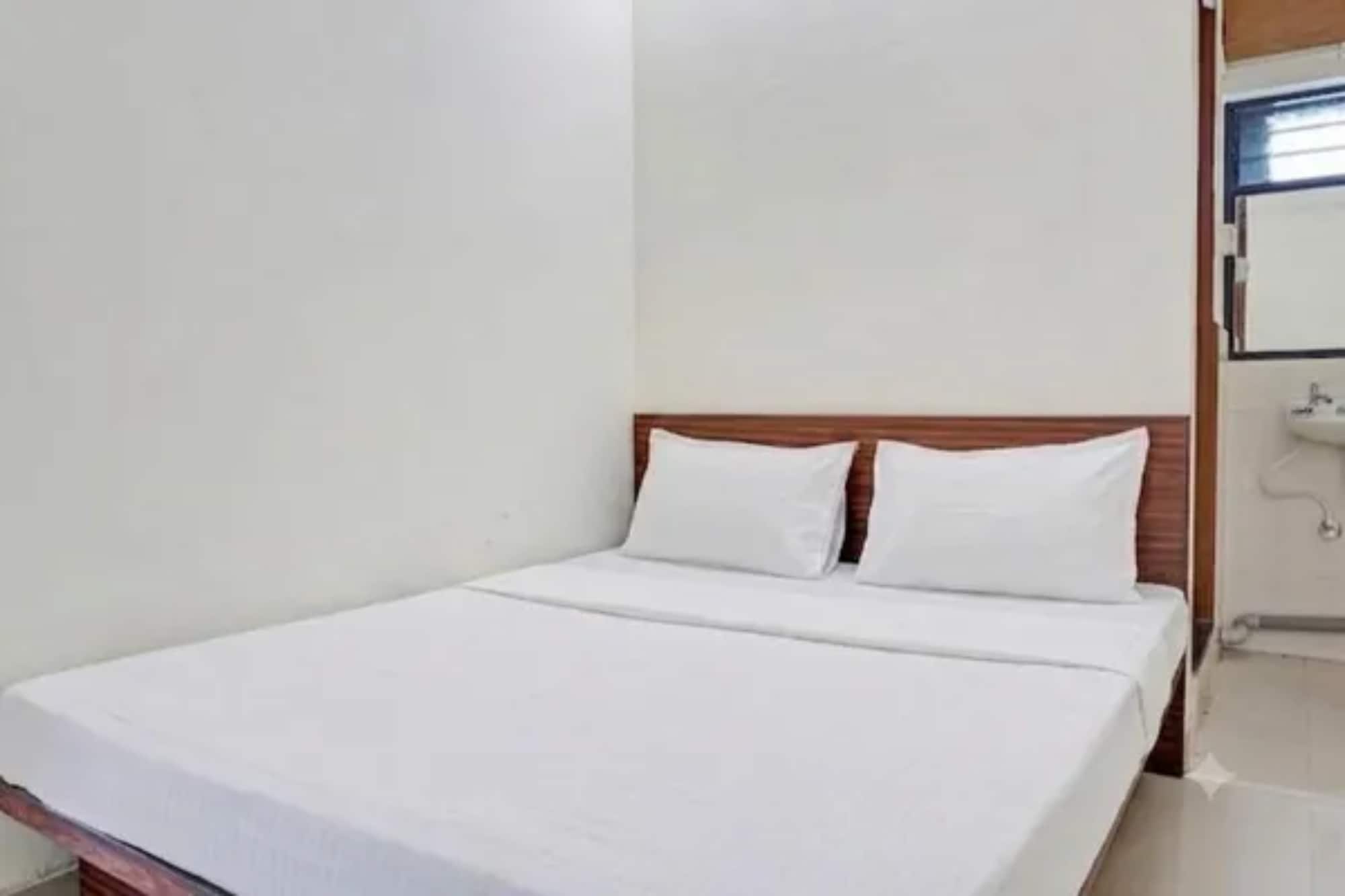 FabHotel Nutan Lodging - Tap to explore photos