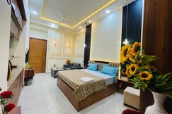 Cozy 1RK Near Metro| Couple Friendly Apartment