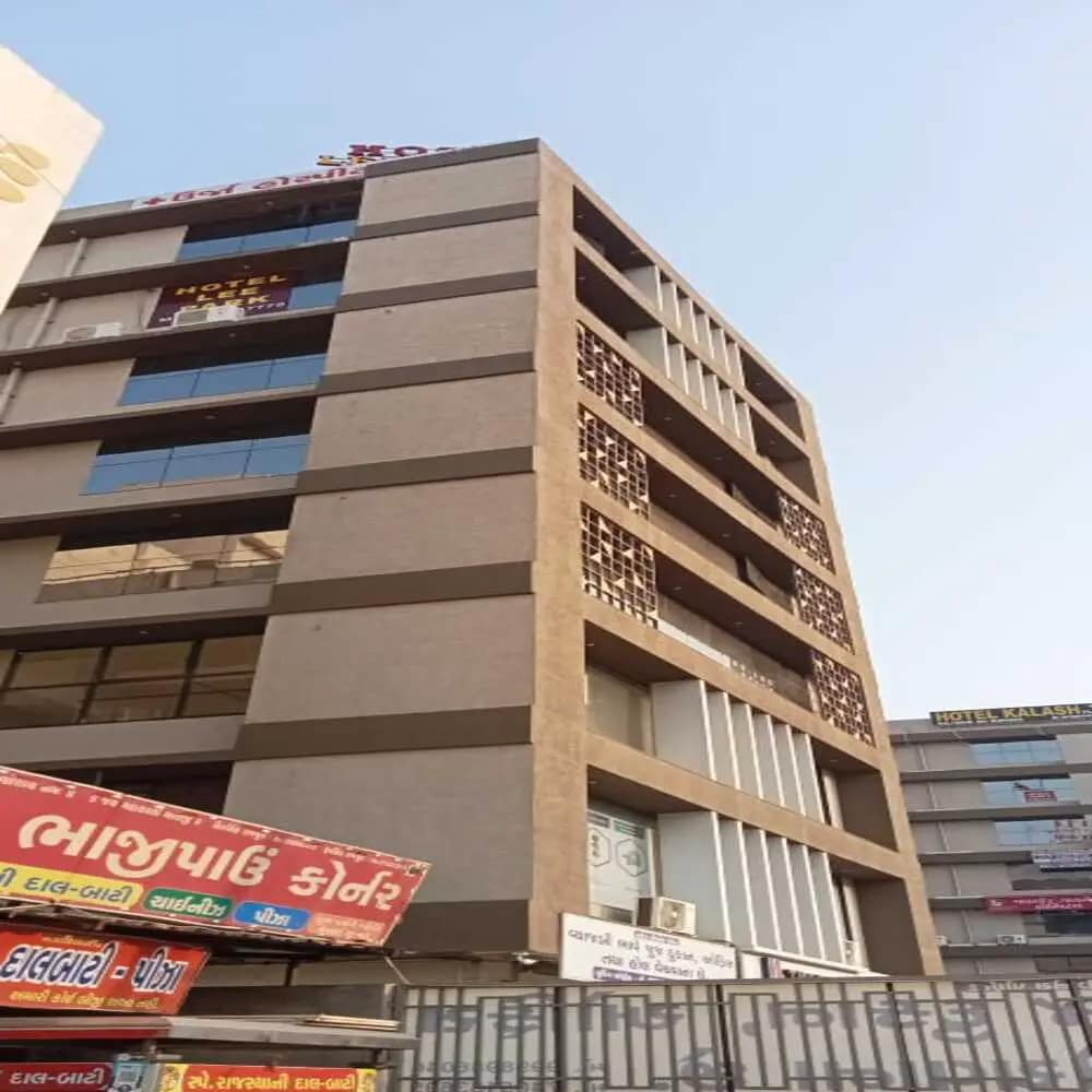 Hotel Leepark - Tap to explore photos