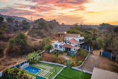 EKOSTAY  - Mount Emerald 4 BHK Pool Villa