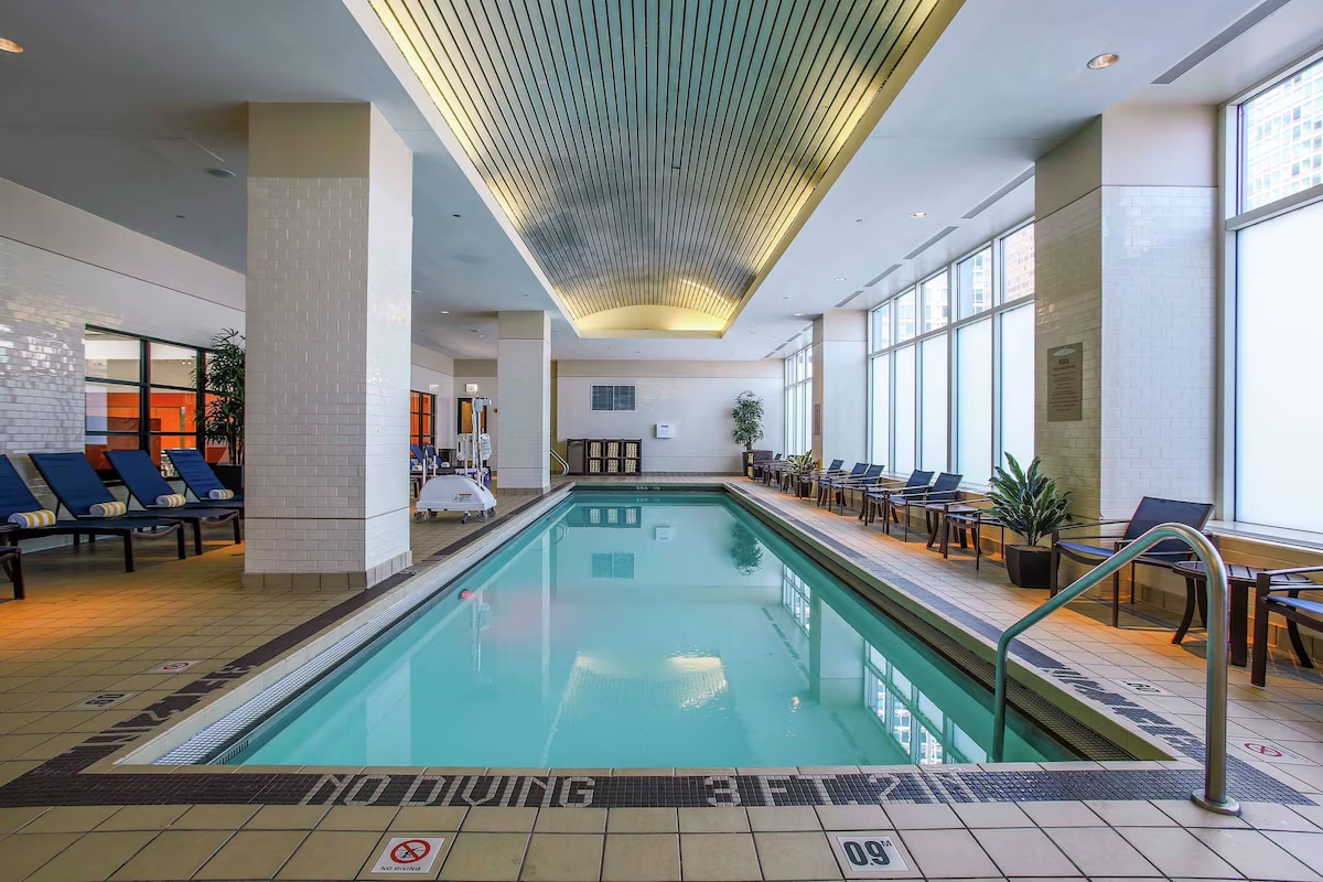Embassy Suites Chicago Downtown Magnificent Mile - Tap to explore photos