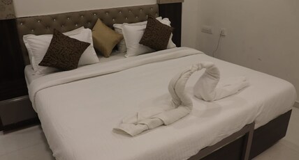 HOTEL PARK RESIDENCY Room Type - STANDARD ROOM AC