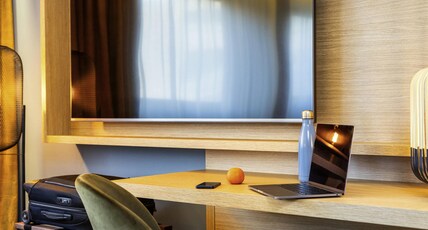 Mercure Agen Centre Room Type - Privilege Room - 1 double bed, view of the pool