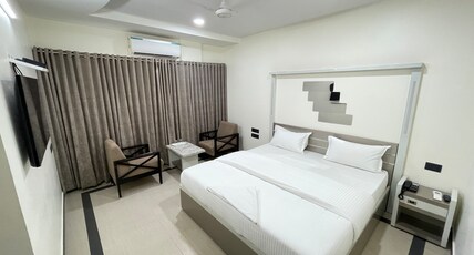 SR Hotel Room Type - Deluxe Room - King Bed