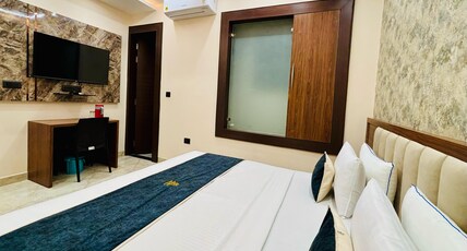 Goel Villa and Hotel Room Type - Deluxe Room with free wifi