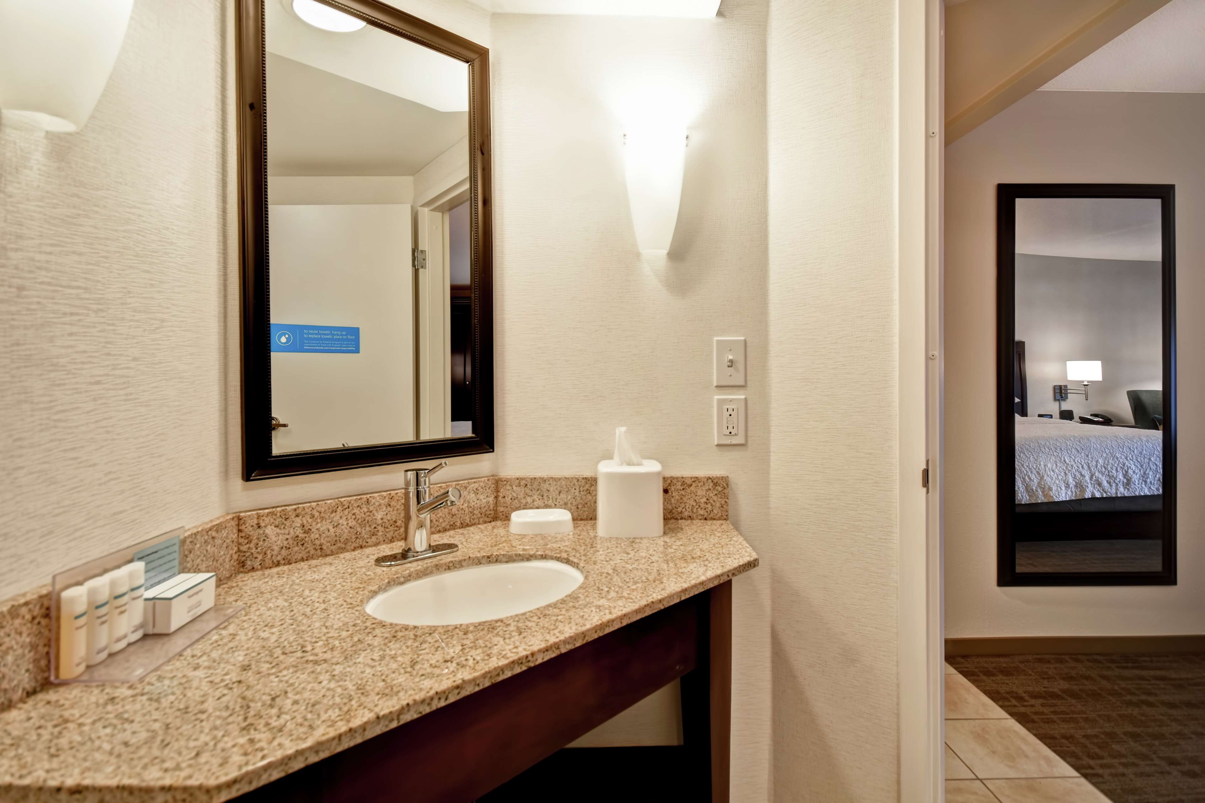 Hampton Inn Overland Park, KS - Tap to explore photos
