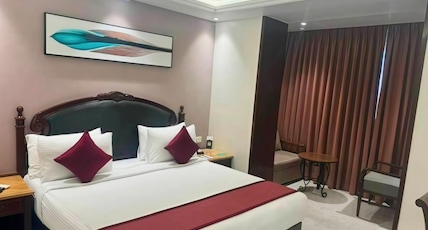 Hotel Rachna Tourist Room Type - Deluxe Double Bed Room with City View Hotel Rachna Tourist Room Type - Deluxe Double Bed Room with City View