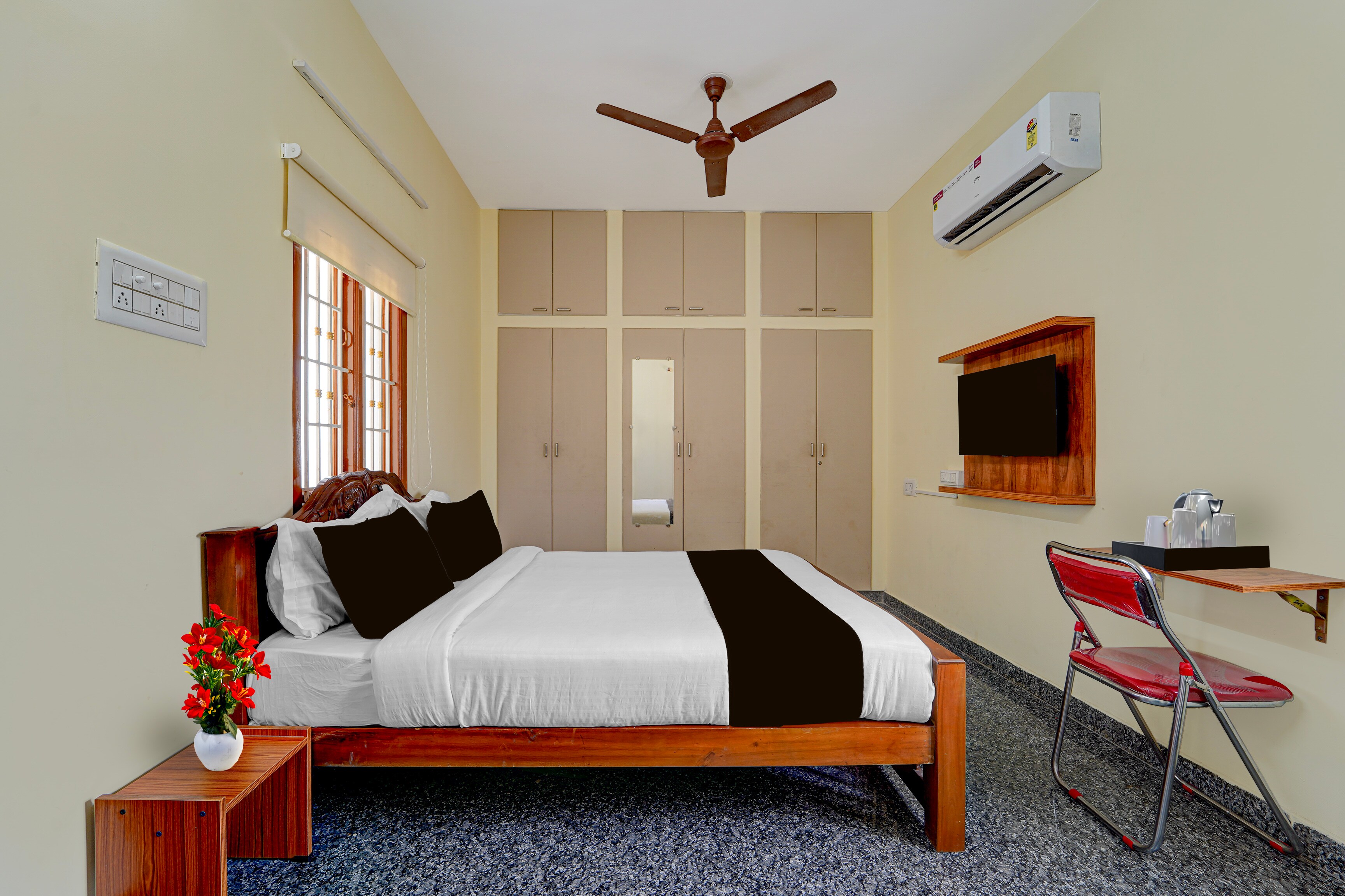 Super Hotel O Madurai City Centre Formerly Prathyangira Sakthi - Tap to explore photos