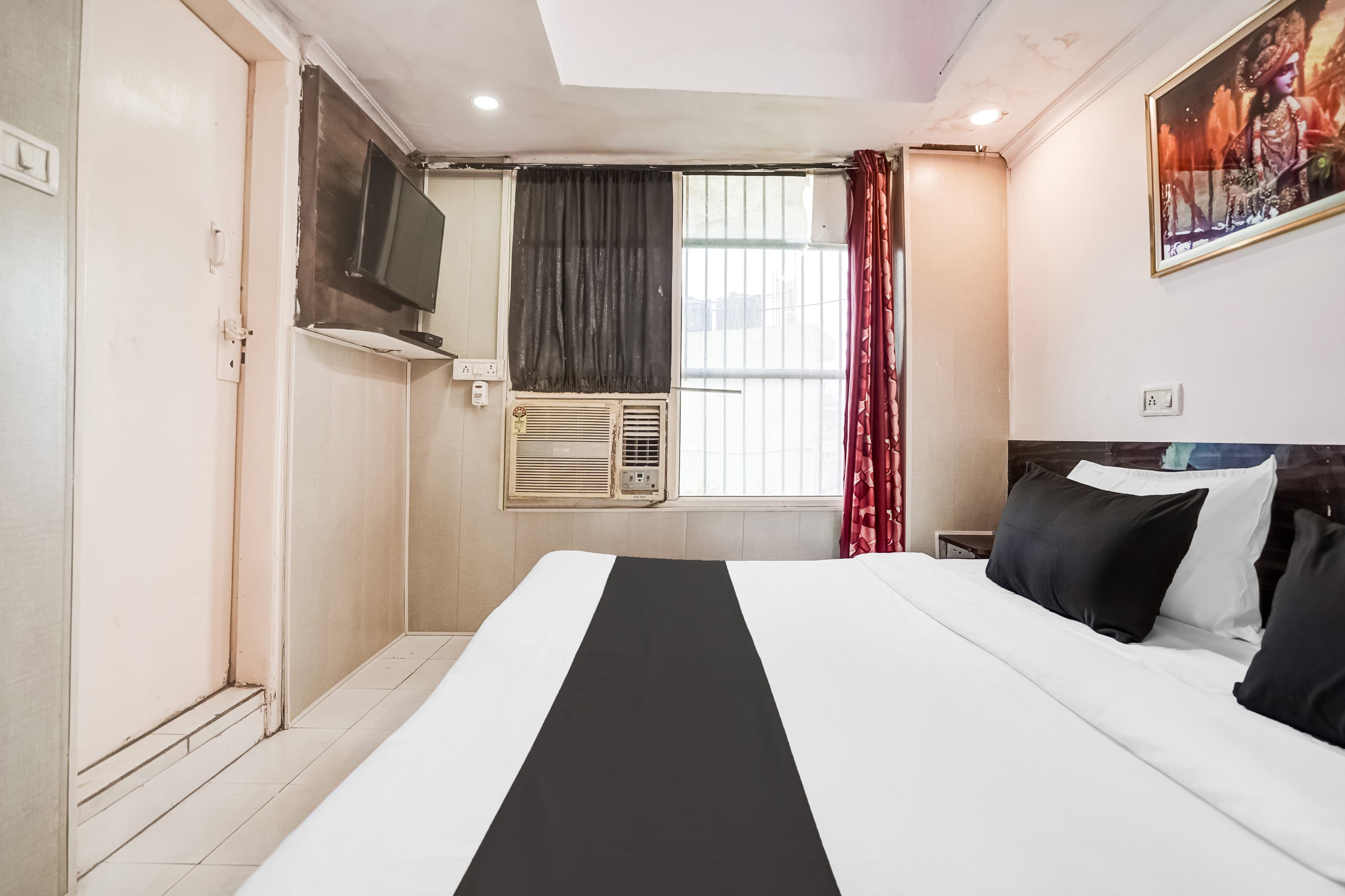 Hotel O Saffron-Blu Residence - Tap to explore photos