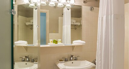 Hilton Cincinnati Netherland Plaza Room Type - TWO DOUBLE BEDS
