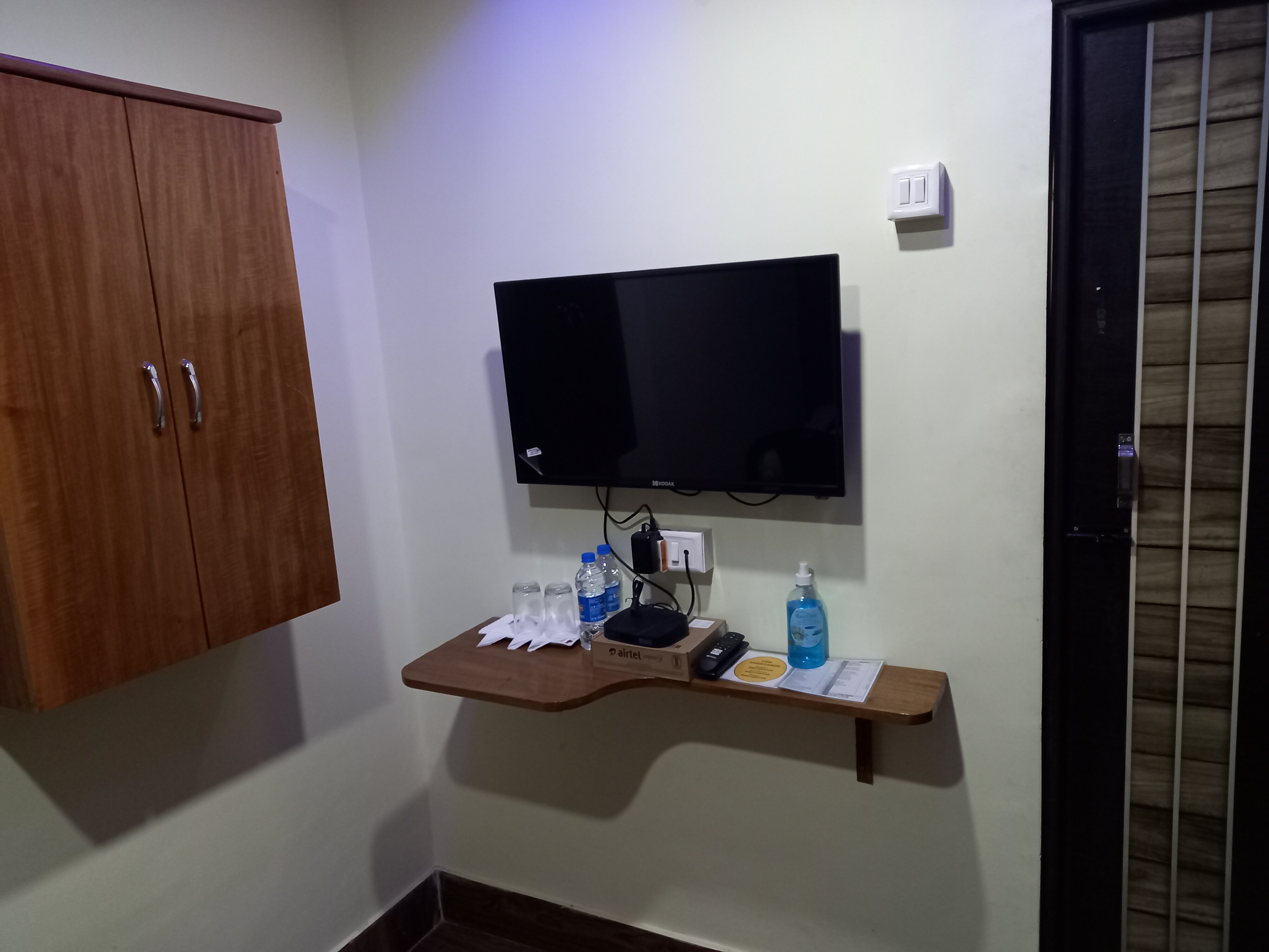 Hotel Executive - Tap to explore photos