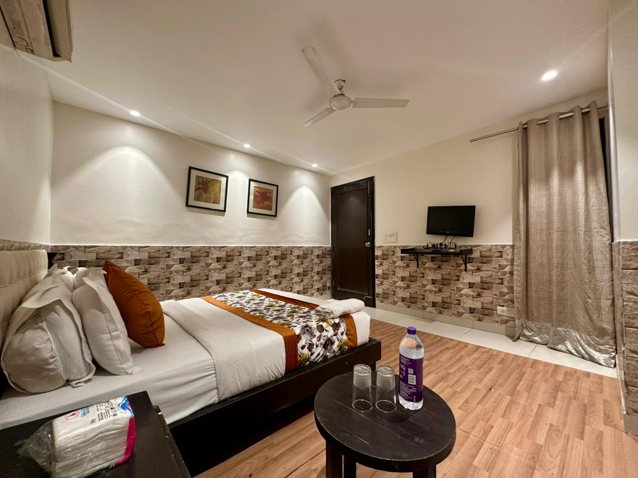 Hotel Grand Arcasia Saket 5 Mins from Max Hospital - Tap to explore photos