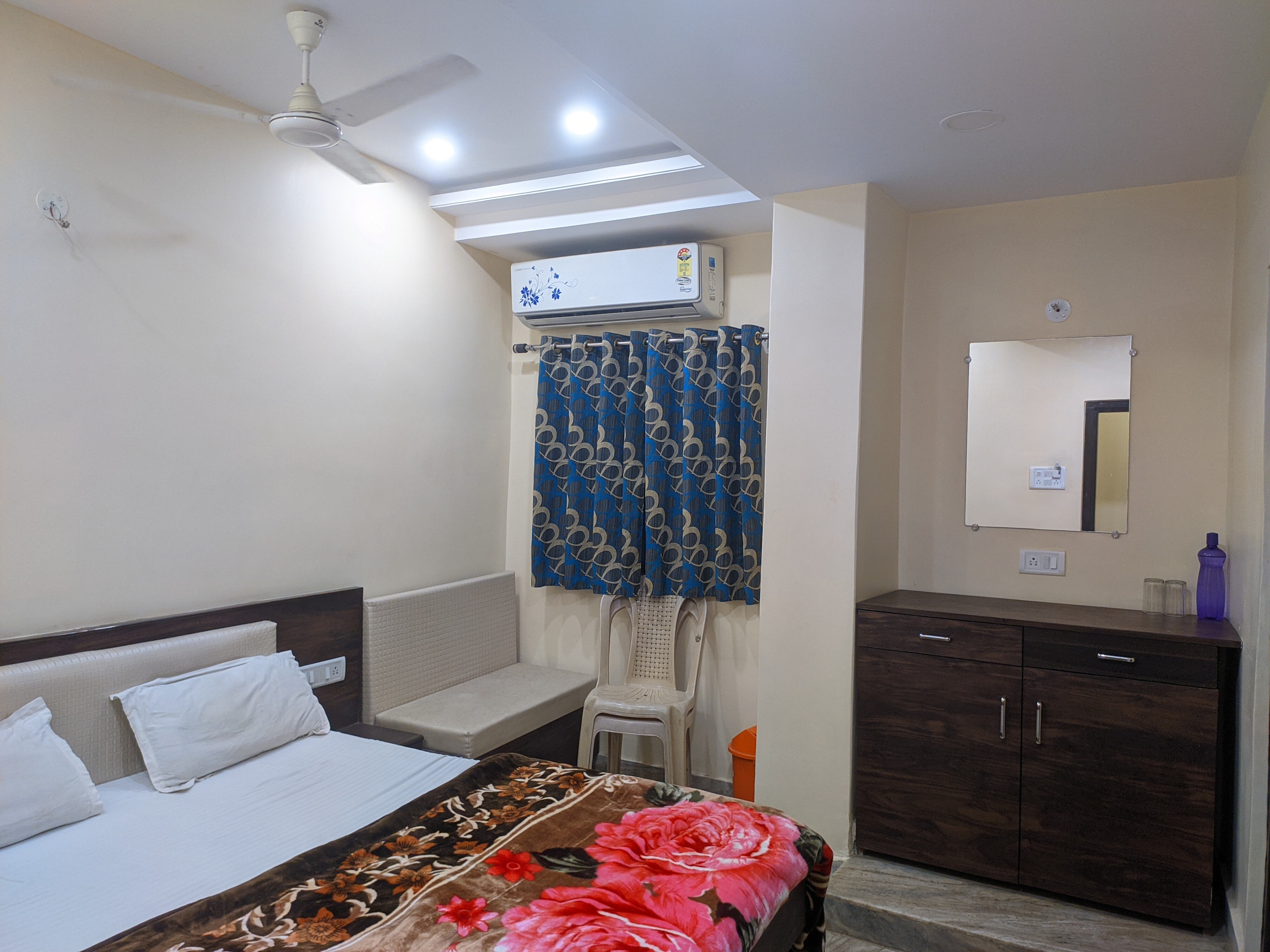 Hotel Satpura - Tap to explore photos