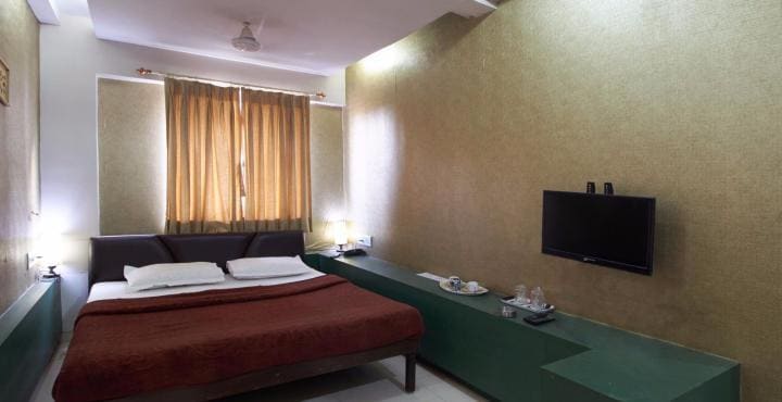 Hotel Isher International - Tap to explore photos