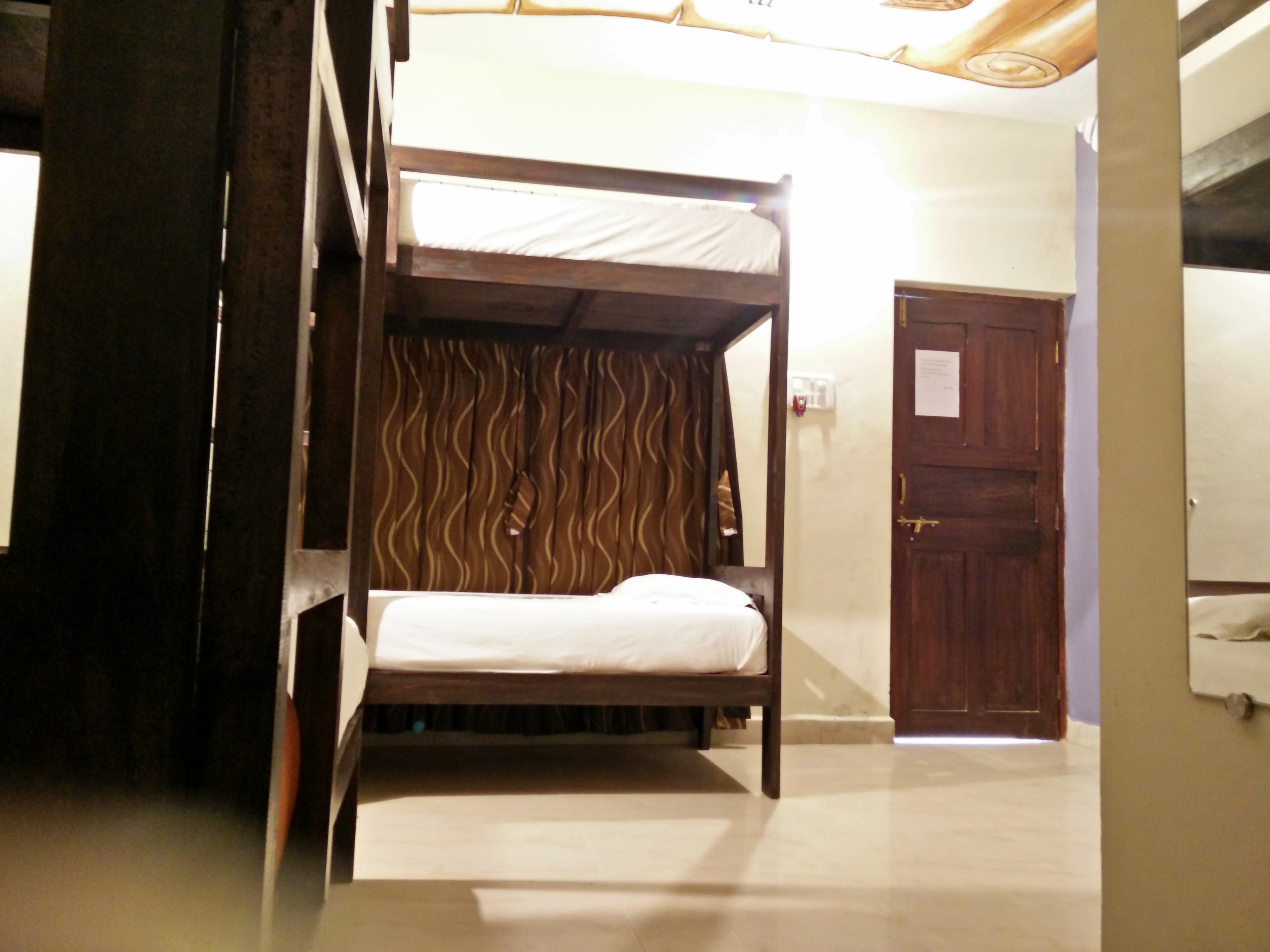 Bagpacker Yotel - Tap to explore photos