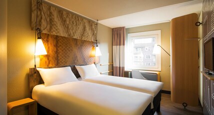 IBIS AMSTERDAM CENTRE STOPERA Room Type - Room with twin beds with the new Sweet bed by ibis IBIS AMSTERDAM CENTRE STOPERA Room Type - Room with twin beds with the new Sweet bed by ibis