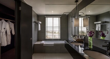 PULLMAN MIRI WATERFRONT Room Type - SUPERIOR SUITE, Lounge Access,1 King Size Bed