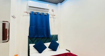 Neelkanth PG Stay | Walkable to Kashi Vishwanath Temple Room Type - Standard A/c room