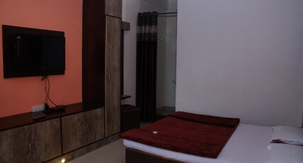 GODAI HOTEL Room Type - Deluxe AC