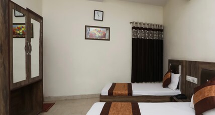 Sehmi's Best Rest Inn Room Type - Deluxe Triple Room