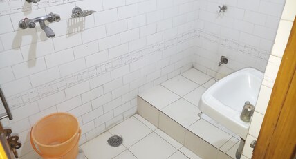 Hotel Green - 0.4km from Railway Station Room Type - AC Executive Hotel Green - 0.4km from Railway Station Room Type - AC Executive