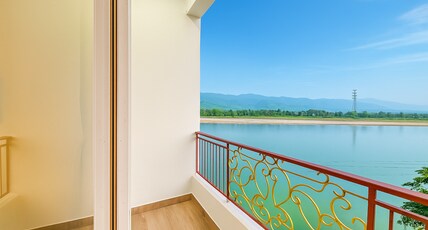 The Neeraj Ganga Rajmahal Wellness With Ganga View Room Type - Deluxe Ganga View with Balcony