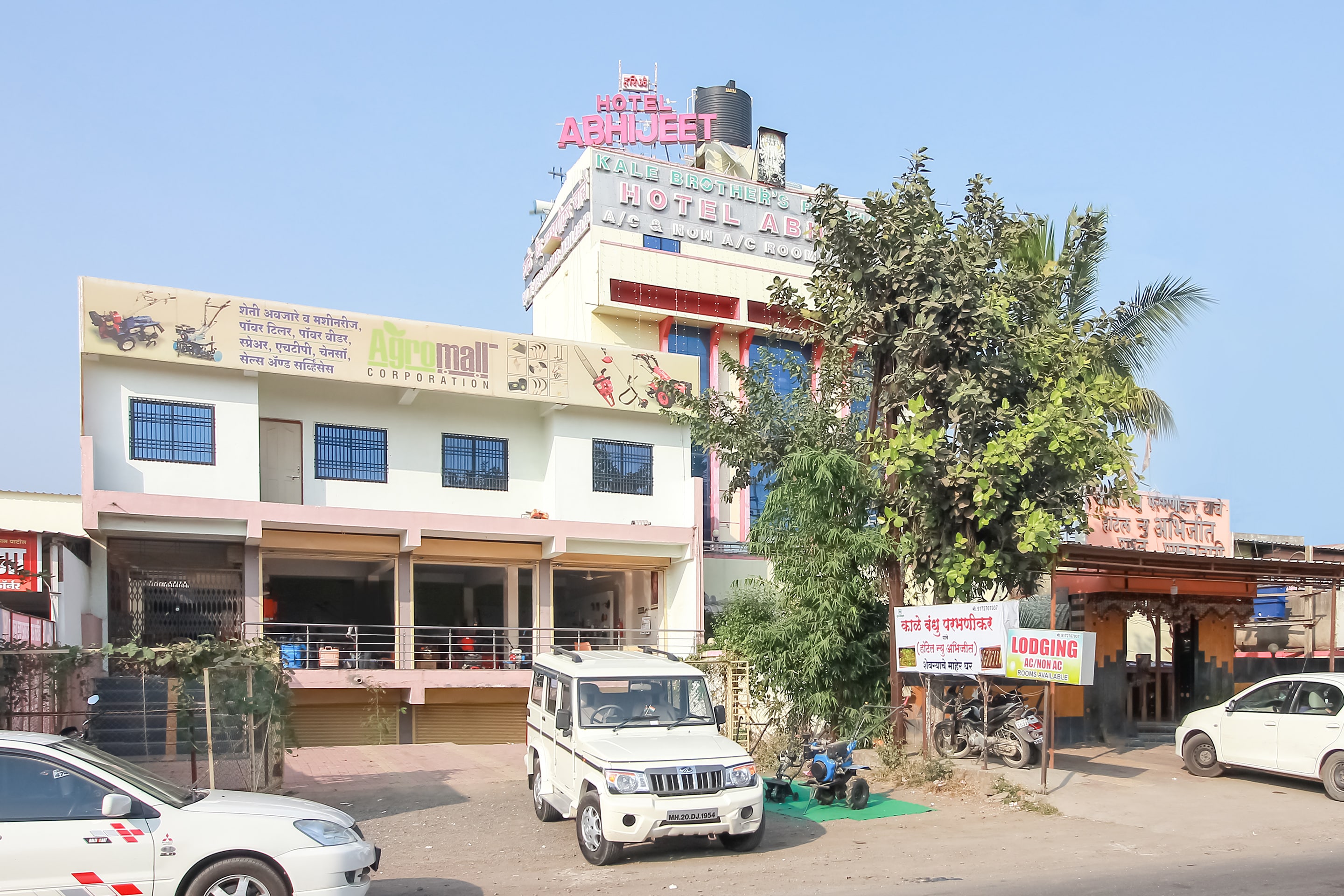 Hotel O 68179 Hotel New Abhijeet - Tap to explore photos