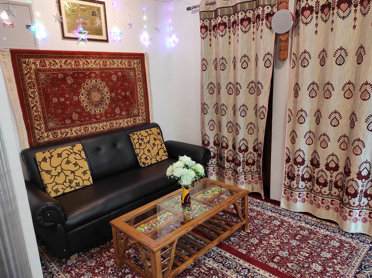 Shami Homestay - Tap to explore photos