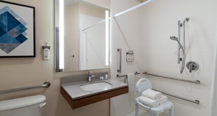 Candlewood Suites El Paso North, an IHG Hotel Room Type - 1 Queen Studio Suite Mobility Accessible Roll in Shower