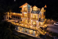 Woodstock Villa - Private Balcony, Mountain View and Parking