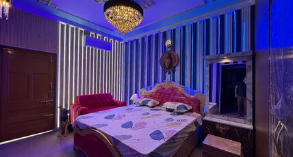LUCKNOW GUEST HOUSE Room Type - MAHARAJA ROOM