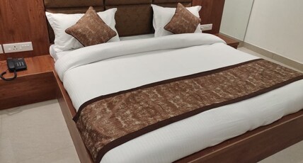 Heera Crystal Inn Room Type - Deluxe Room