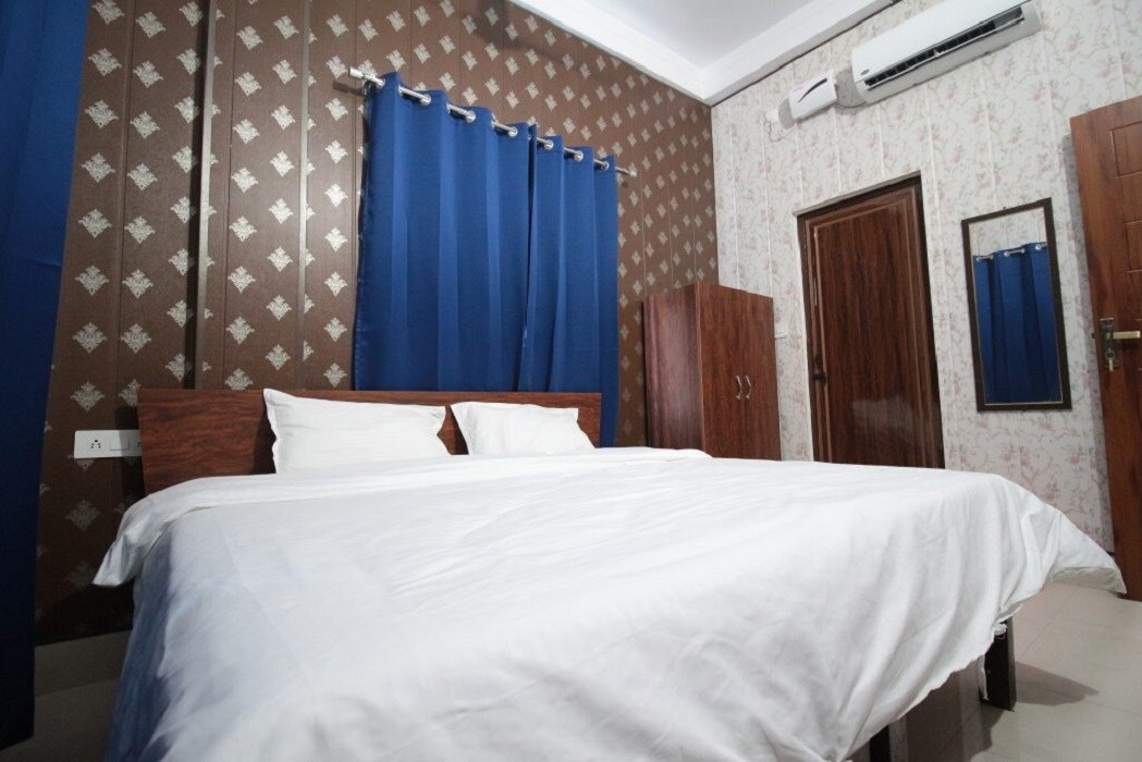 THE SAUKARI'S STAY - Tap to explore photos