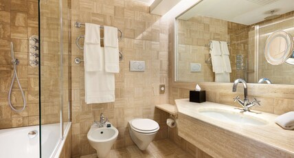 Hilton Rome Airport Room Type - KING HILTON GUESTROOM