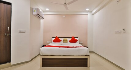 THE GRAND SURYA Room Type - Deluxe double