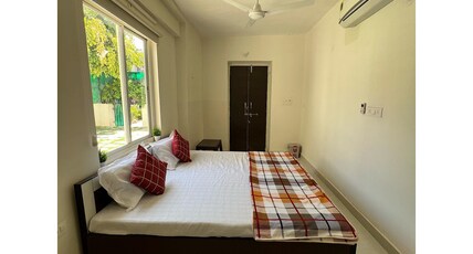 Hostel ivory Room Type - Deluxe AC double bed room