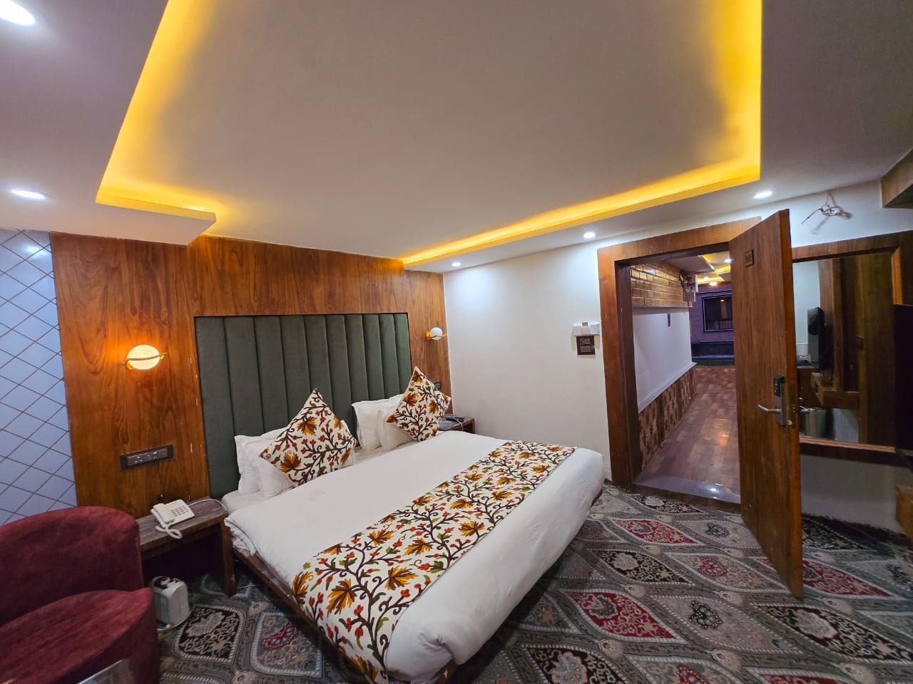 Hotel Thajwass Glacier - Tap to explore photos