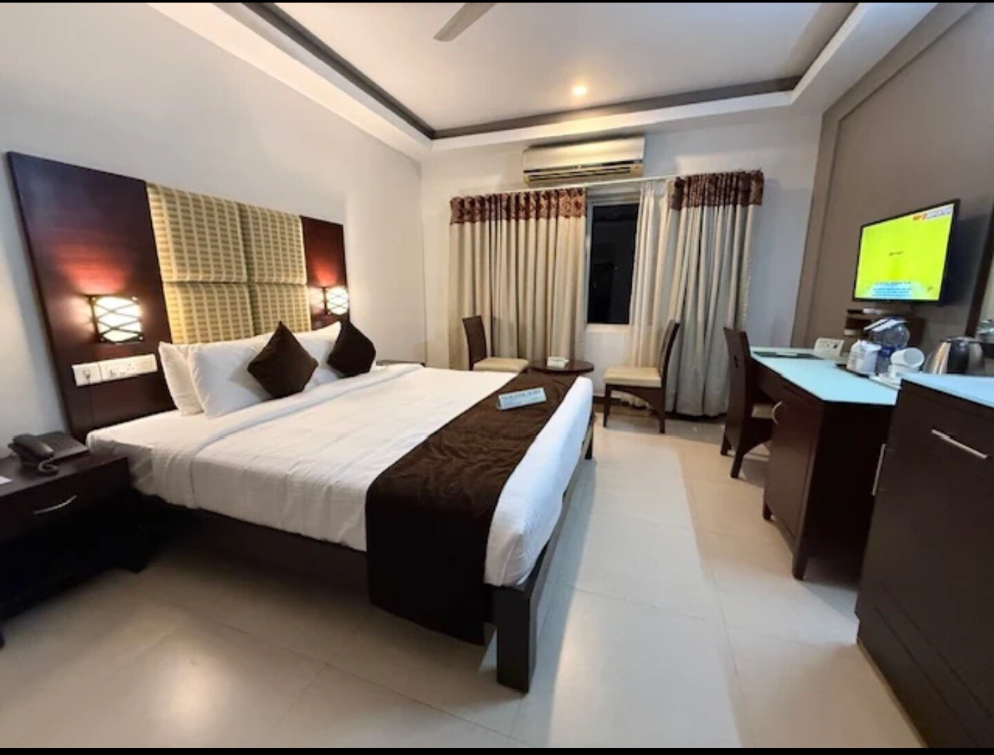 Hotel Nayana - Tap to explore photos