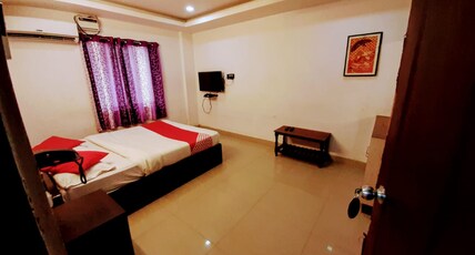 Star Vashishta Inn Room Type - AC DELUXUE DOUBLE