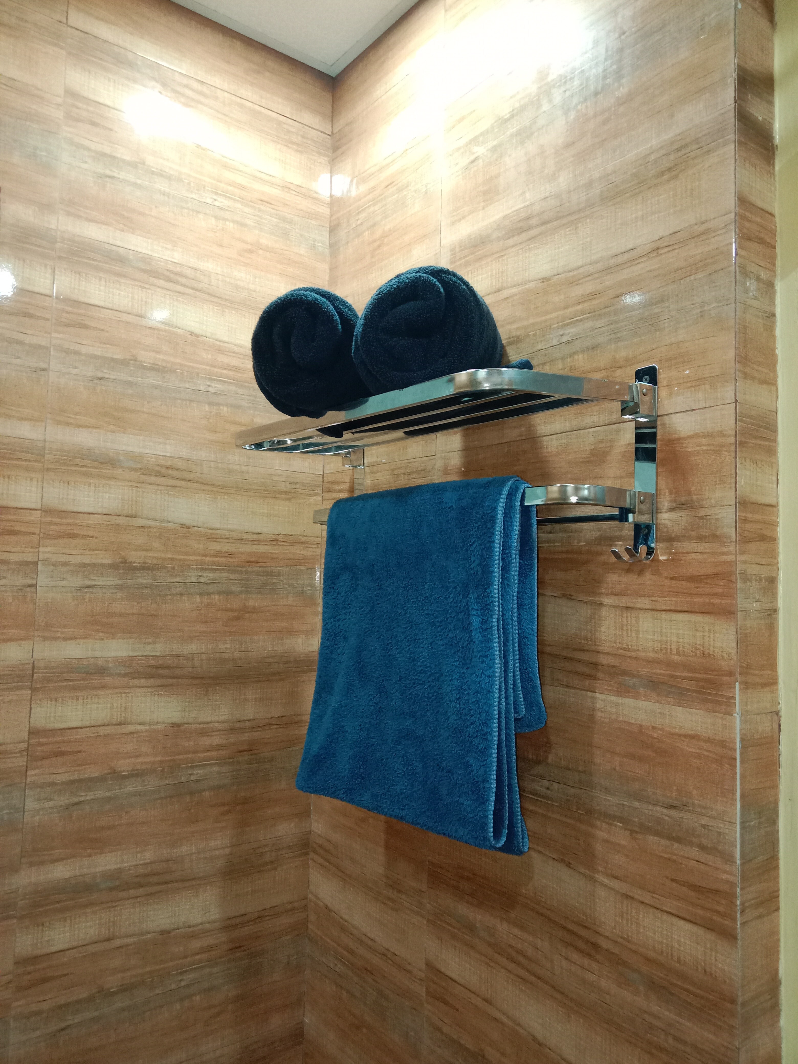 Luxury flat budget friendly - Tap to explore photos