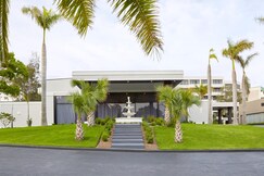 Holiday Inn Warwick Farm, an IHG Hotel