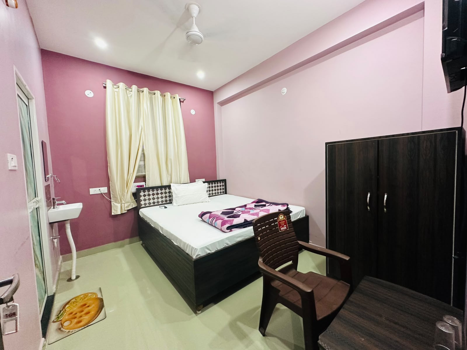 HOTEL THE GAURI EMPIRE - Tap to explore photos