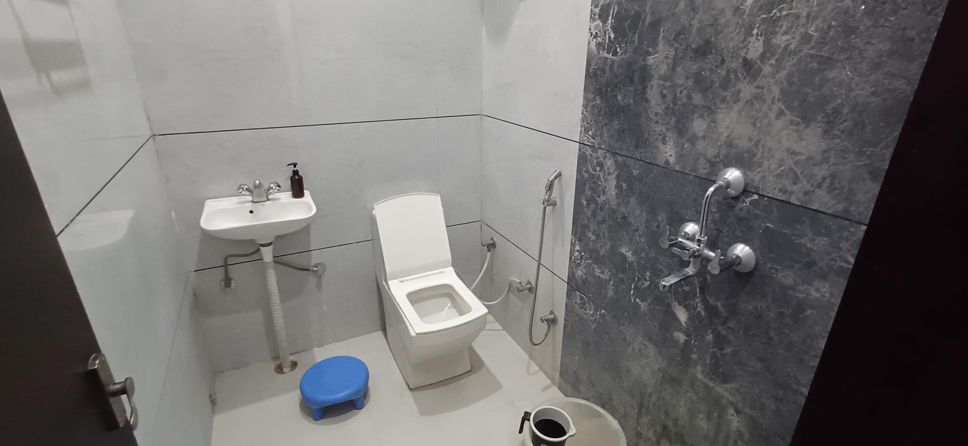 Shree Ji Kunj Homestay - Tap to explore photos