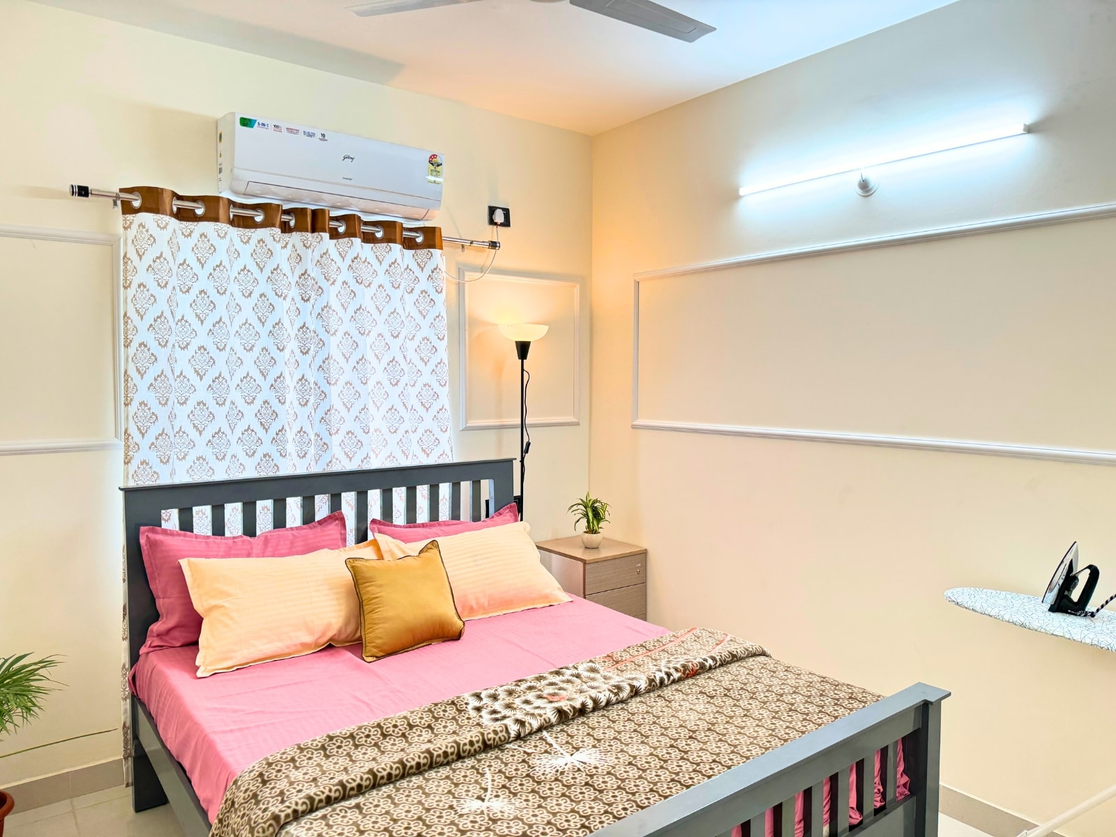 Urban Chic 2BHK Haven (Central) - Tap to explore photos