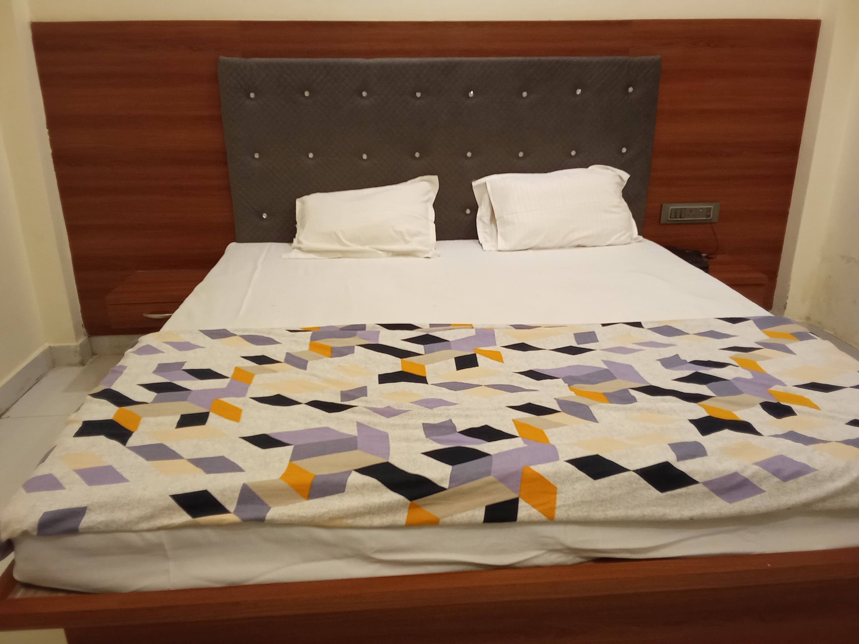HOTEL NEW MACHAAN INN - Tap to explore photos