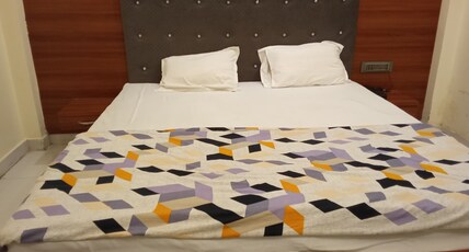 HOTEL NEW MACHAAN INN Room Type - Faimly room