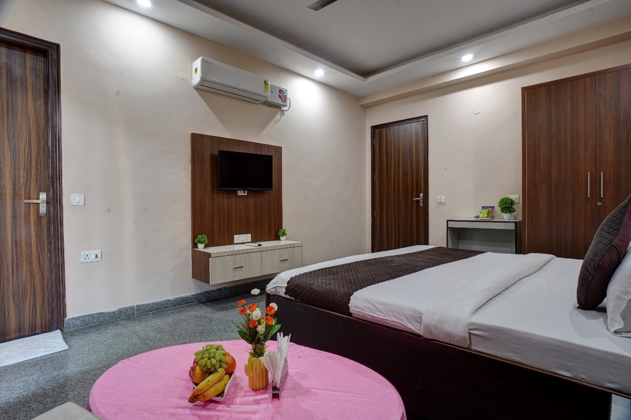 Hotel Wedlock Premium Sohna Road - Tap to explore photos